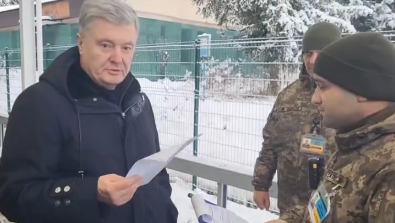 Петр Порошенко не смог выехать за границу. Скриншот видео